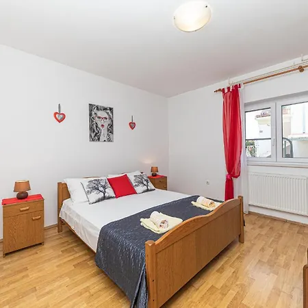 Two-bedroom In Apartman Trogir